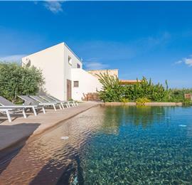 4 bedroom villa with infinity pool, Alcamo, sleeps 6-8